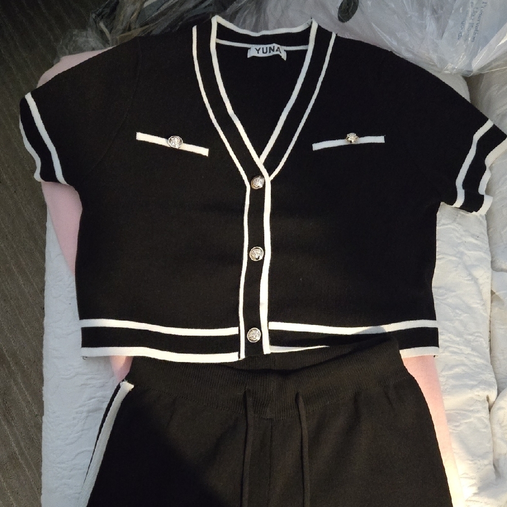 YUNA Black and White Knit Set